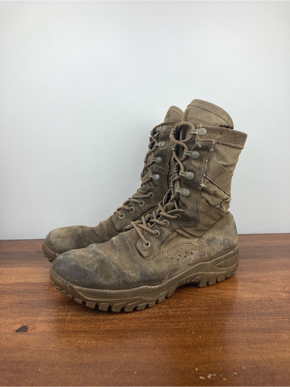 Belleville C320 Boots Mens Size 8.5W Tan Military VibramSole Tactical Made USA.